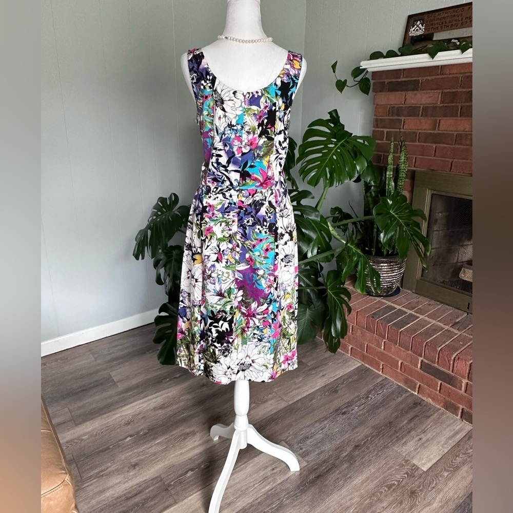🛍️Nicole multi color sleeveless dress Size 14 back zipper excellent condition.